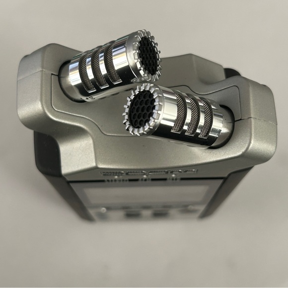 Zoom H4N Handheld Recorder - Picture 2 of 5